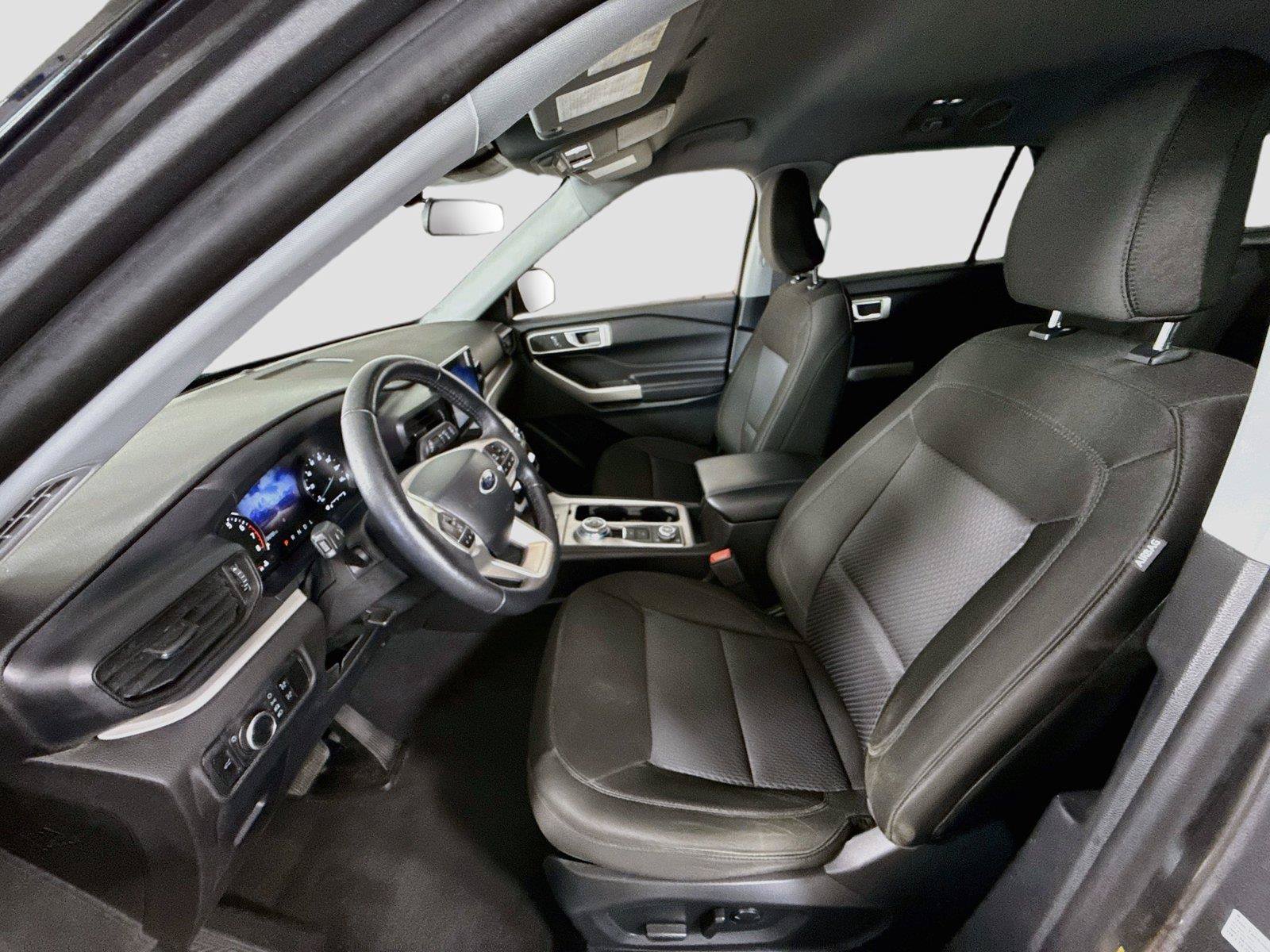Used 2024 Ford Explorer XLT AWD/4WD image 14