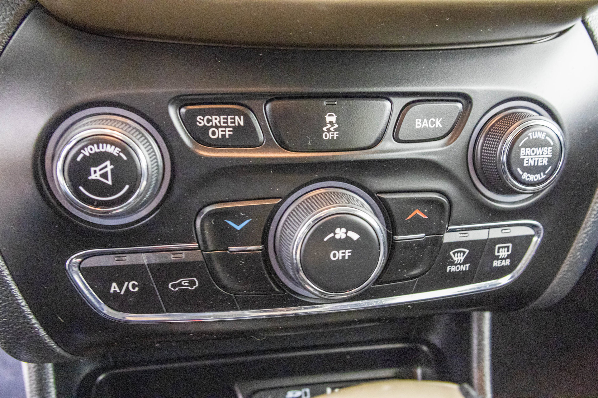 Used 2016 Jeep Cherokee Sport w/ Cold Weather Group FWD image 27