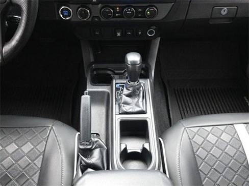 Used 2021 Toyota Tacoma TRD Off-Road image 21
