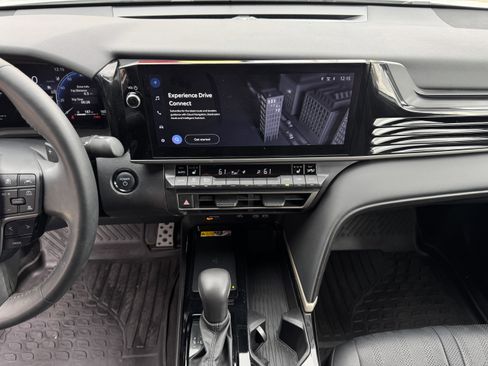 Used 2025 Toyota Camry XSE image 18