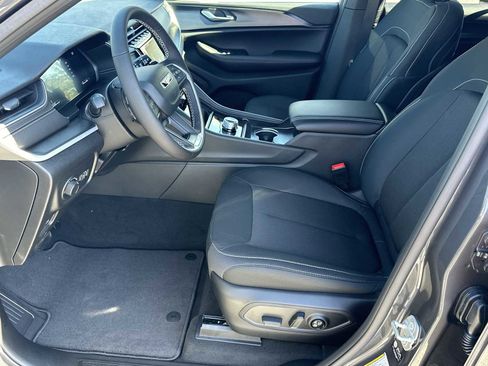 New 2025 Jeep Grand Cherokee L Laredo w/ Luxury Tech Group I image 9