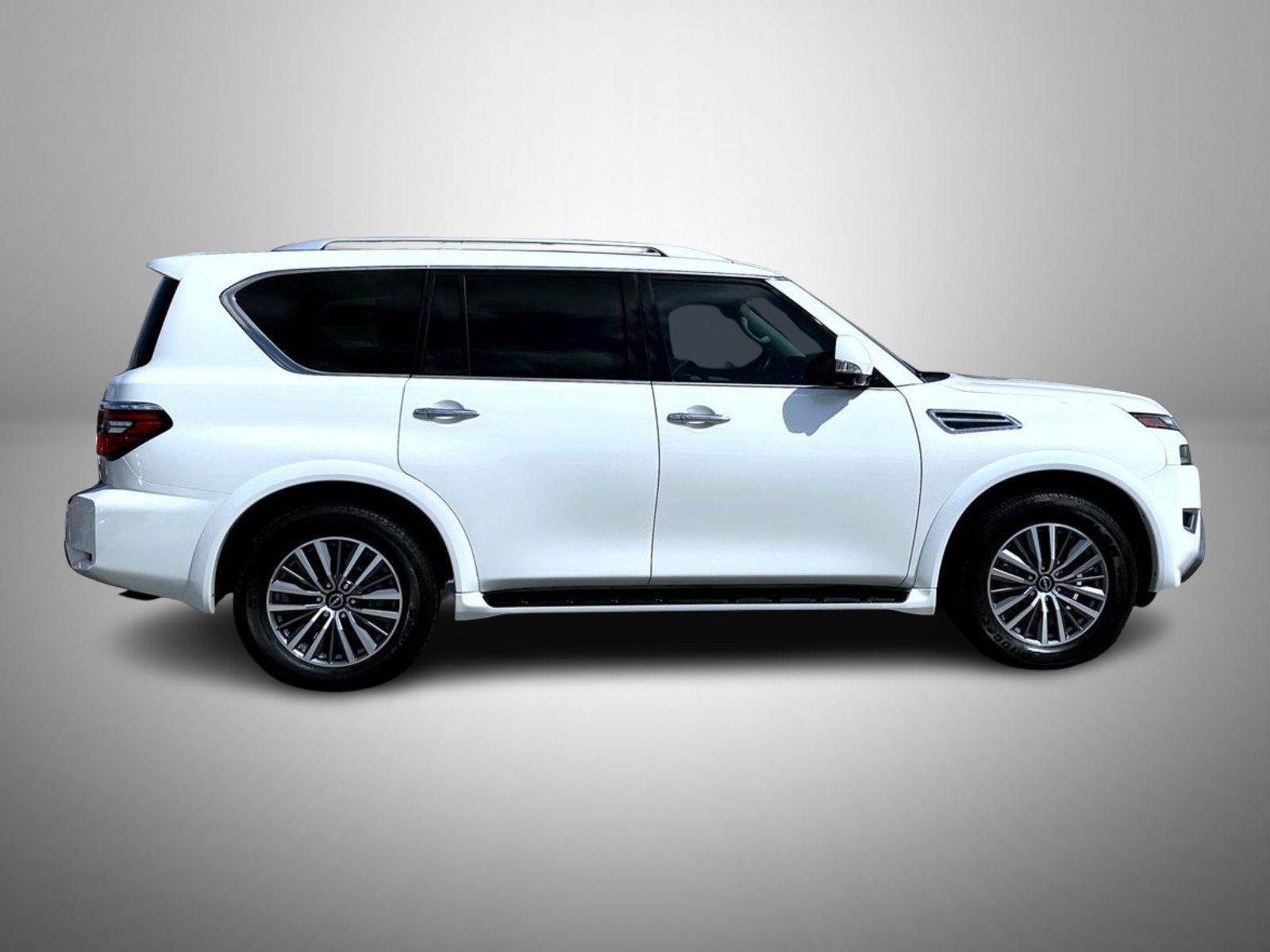 Used 2024 Nissan Armada SL w/ Captain's Chairs Package AWD/4WD image 4