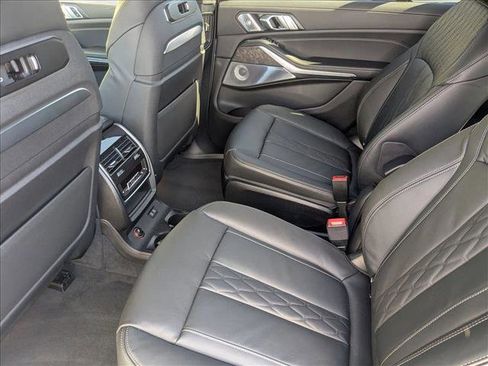 New 2026 BMW X7 M60i image 16