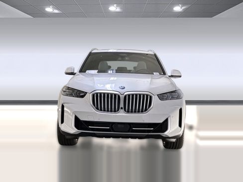 Used 2026 BMW X5 xDrive50e w/ Premium Package AWD/4WD image 6