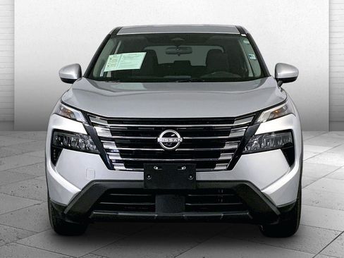 Used 2025 Nissan Rogue SV AWD/4WD image 2
