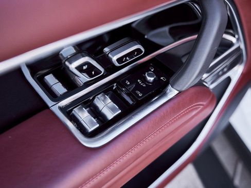 Used 2025 Land Rover Range Rover SE image 30