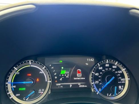 Used 2022 Toyota Highlander XLE AWD/4WD image 11