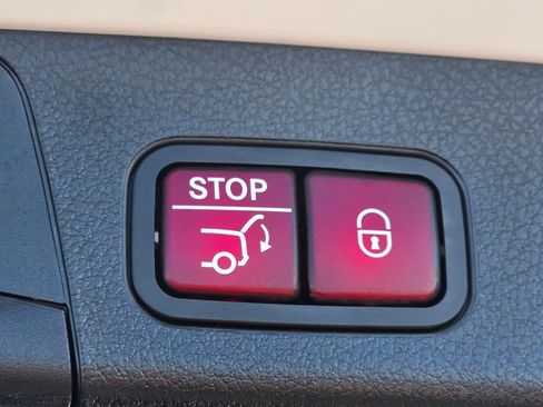 Used 2020 Mercedes-Benz GLB 250 4MATIC image 23