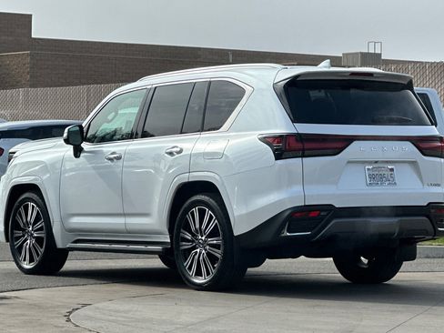 Certified 2024 Lexus LX 600 4WD w/ Luxury Package image 6