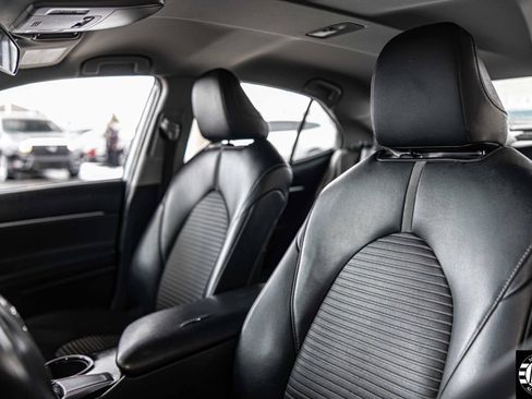 Used 2018 Toyota Camry SE image 17