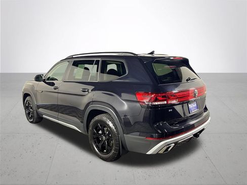 Certified 2025 Volkswagen Atlas Peak Edition SE AWD/4WD image 9