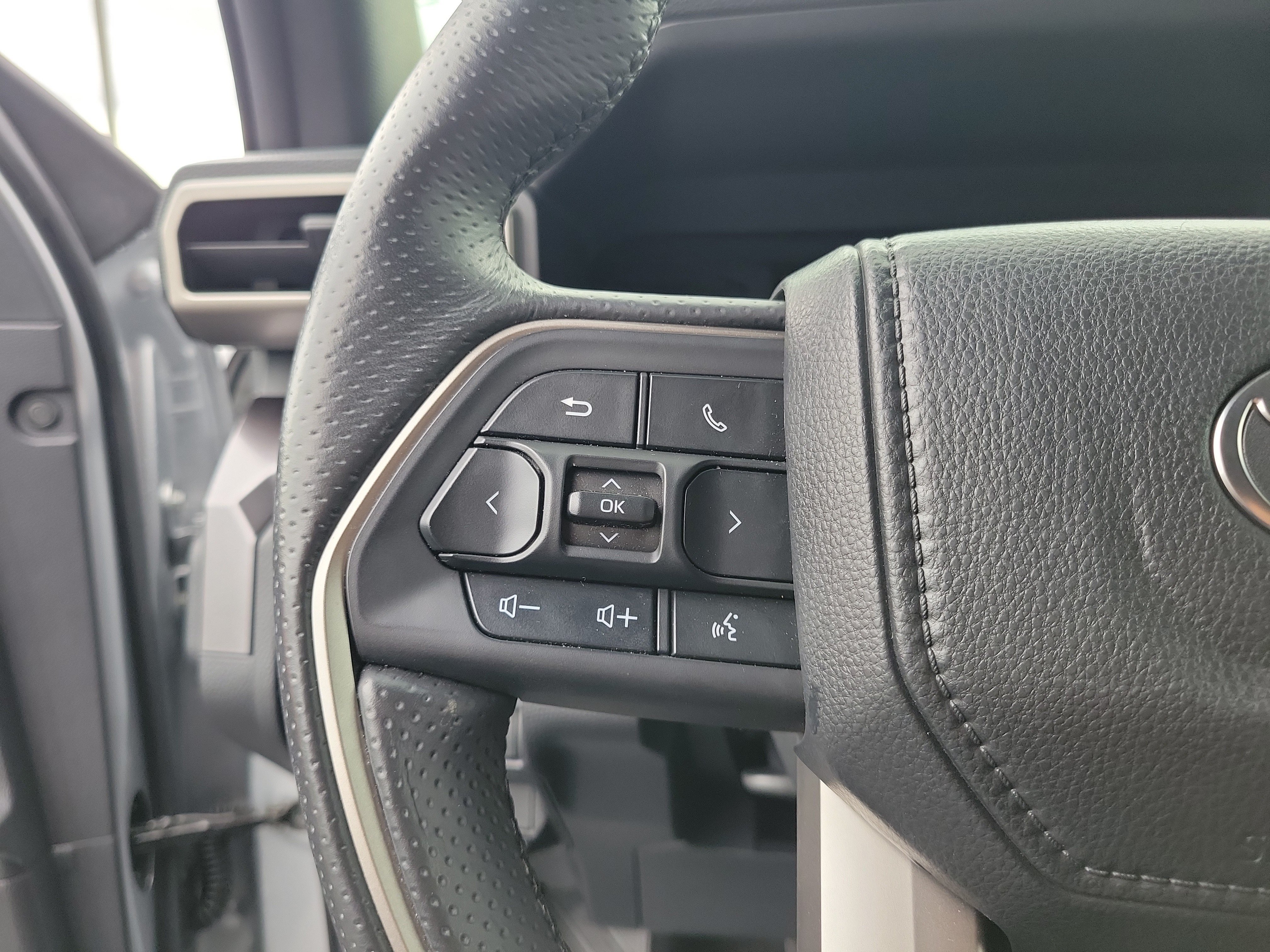 Used 2025 Toyota 4Runner SR5 AWD/4WD image 22