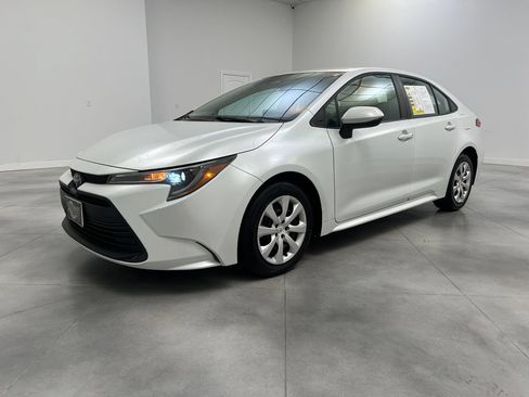 Used 2024 Toyota Corolla LE FWD image 4