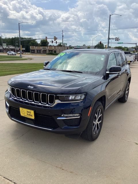 Used 2024 Jeep Grand Cherokee Limited AWD/4WD image 1