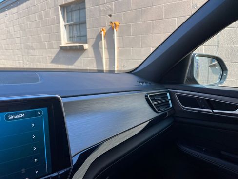 Used 2025 Volkswagen Atlas Cross Sport SE image 38