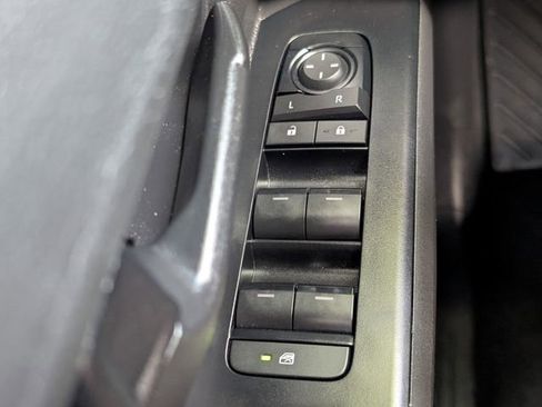 Used 2025 Toyota Tacoma SR AWD/4WD image 33