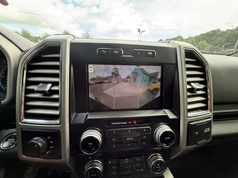 Used 2015 Ford F150 Lariat w/ Equipment Group 502A Luxury image 28