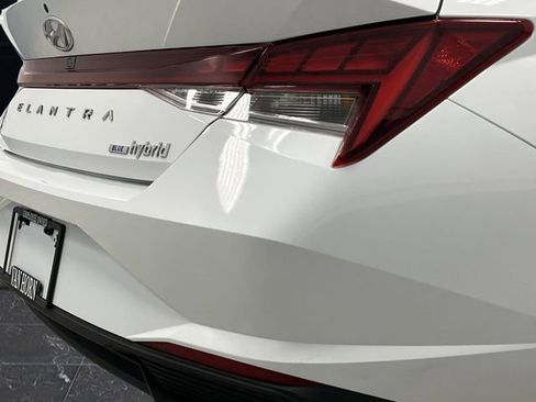 Used 2021 Hyundai Elantra Blue image 30