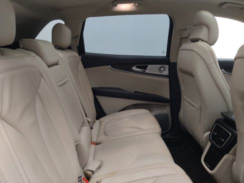 Used 2017 Lincoln MKX Reserve w/ Luxury Package FWD image 19