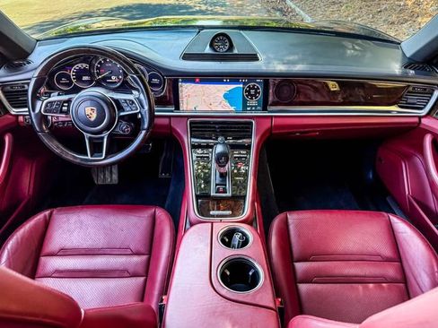 Used 2018 Porsche Panamera 4 image 27