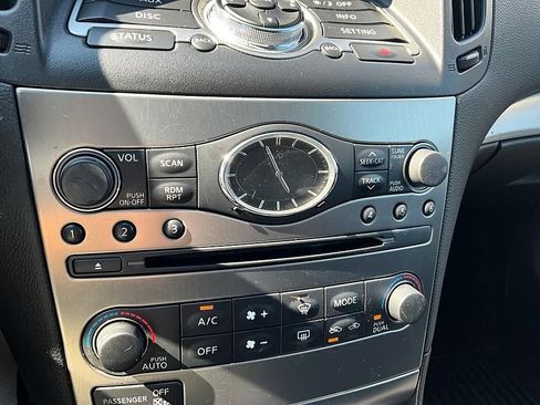 Used 2015 INFINITI Q40 AWD w/ Moonroof Package image 23