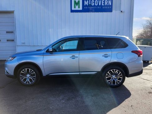 Used 2016 Mitsubishi Outlander SE AWD/4WD image 2