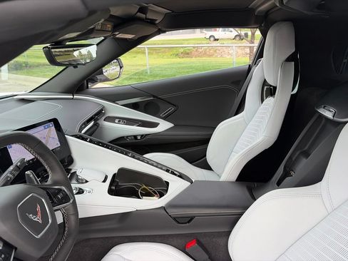 Used 2023 Chevrolet Corvette Stingray Preferred Cpe w/ Z51 Performance Package RWD image 29
