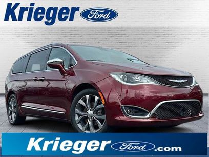 Used 2019 Chrysler Pacifica Limited w/ Tire & Wheel Group