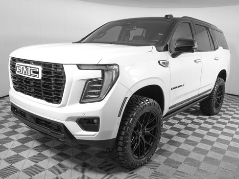 Used 2026 GMC Yukon Denali w/ Sun & Power Step Package AWD/4WD image 8