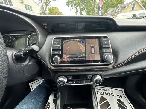 Used 2019 Nissan Kicks SR w/ SR Premium Package FWD image 15