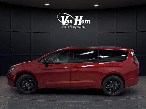 New 2026 Chrysler Pacifica Select AWD/4WD image 12