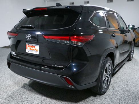 Used 2023 Toyota Highlander XLE AWD/4WD image 7