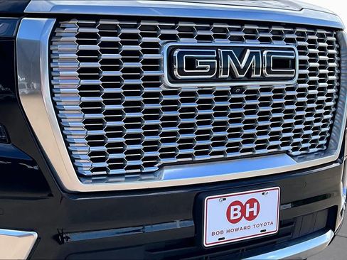 Used 2021 GMC Yukon Denali w/ Denali Ultimate Package AWD/4WD image 29