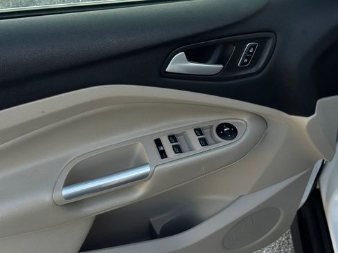 Used 2013 Ford C-MAX SEL image 12