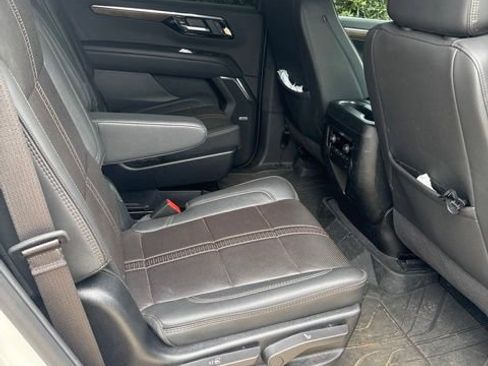 Used 2025 Chevrolet Tahoe High Country AWD/4WD image 9