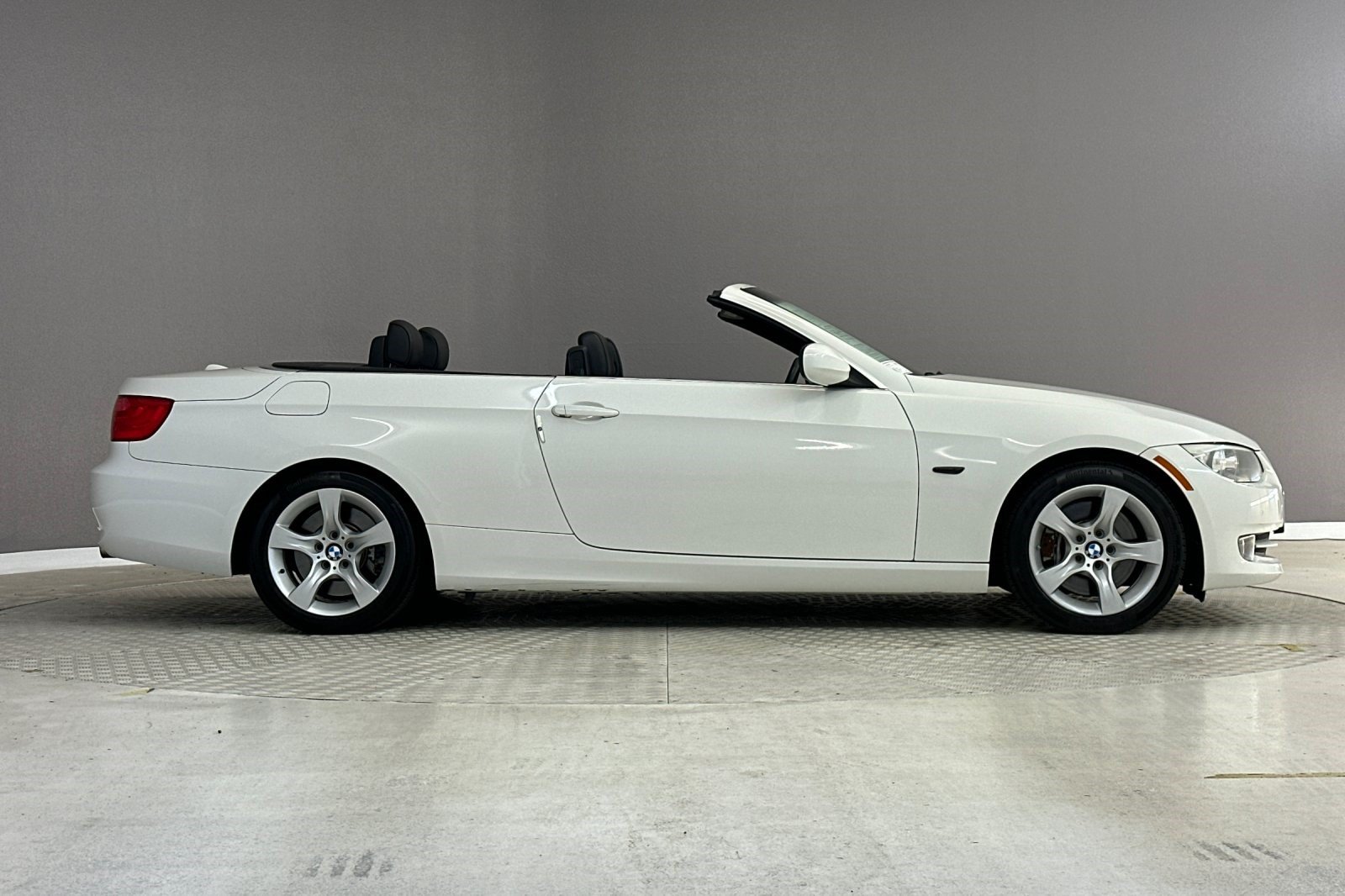 Used 2011 BMW 335i Convertible RWD image 7