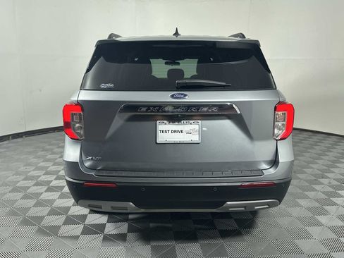 Used 2023 Ford Explorer XLT w/ Equipment Group 202A RWD image 10