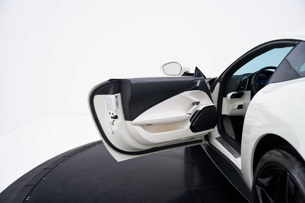 Used 2022 Ferrari Roma RWD image 41