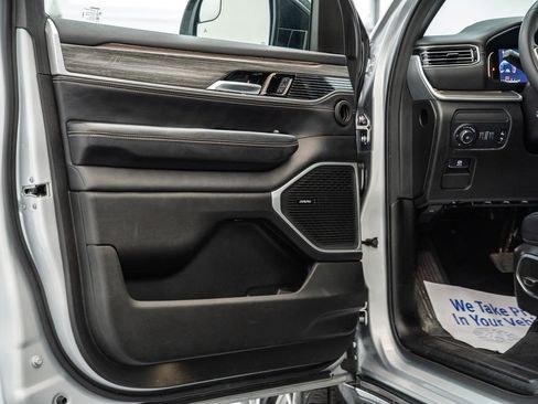 Used 2024 Jeep Wagoneer Series III AWD/4WD image 43