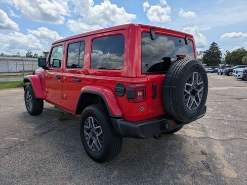 Used 2025 Jeep Wrangler Unlimited Sahara AWD/4WD image 6