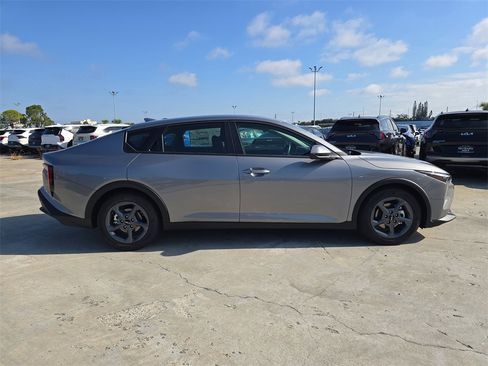 New 2025 Kia K4 LXS image 9