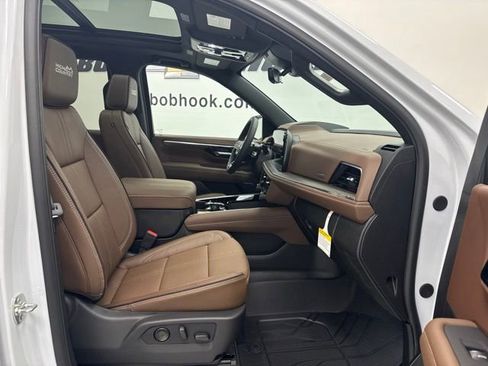 New 2026 Chevrolet Tahoe High Country w/ Sun And Tow Package AWD/4WD image 34