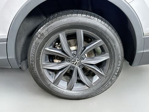 Used 2022 Volkswagen Tiguan SE AWD/4WD image 30