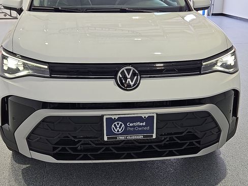 Certified 2025 Volkswagen Taos SE AWD/4WD image 10