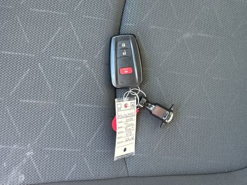 Used 2025 Toyota RAV4 XLE image 29