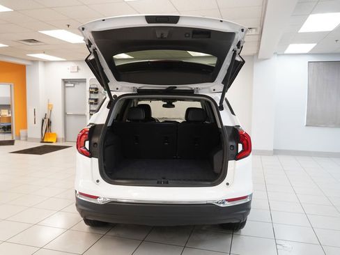 Used 2021 GMC Terrain SLT FWD image 9