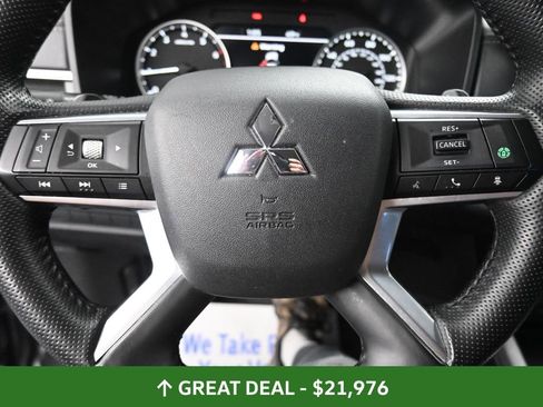 Used 2024 Mitsubishi Outlander SE image 38