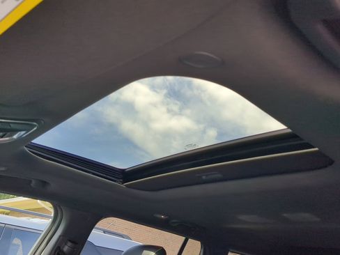 New 2025 Jeep Grand Cherokee Altitude image 18