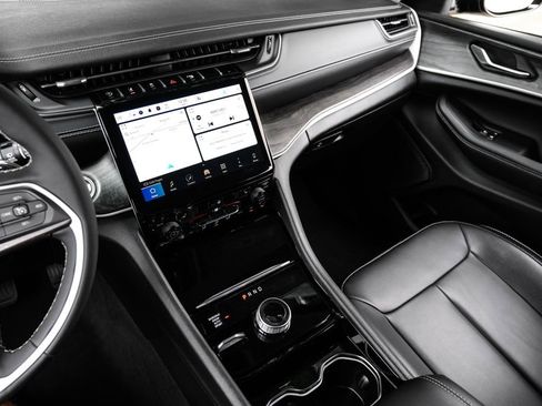 Used 2023 Jeep Grand Cherokee Limited w/ Trailer Tow Prep Group (B) image 34