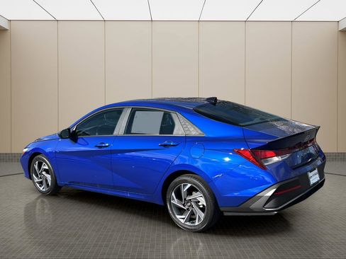 Certified 2025 Hyundai Elantra Sport image 11